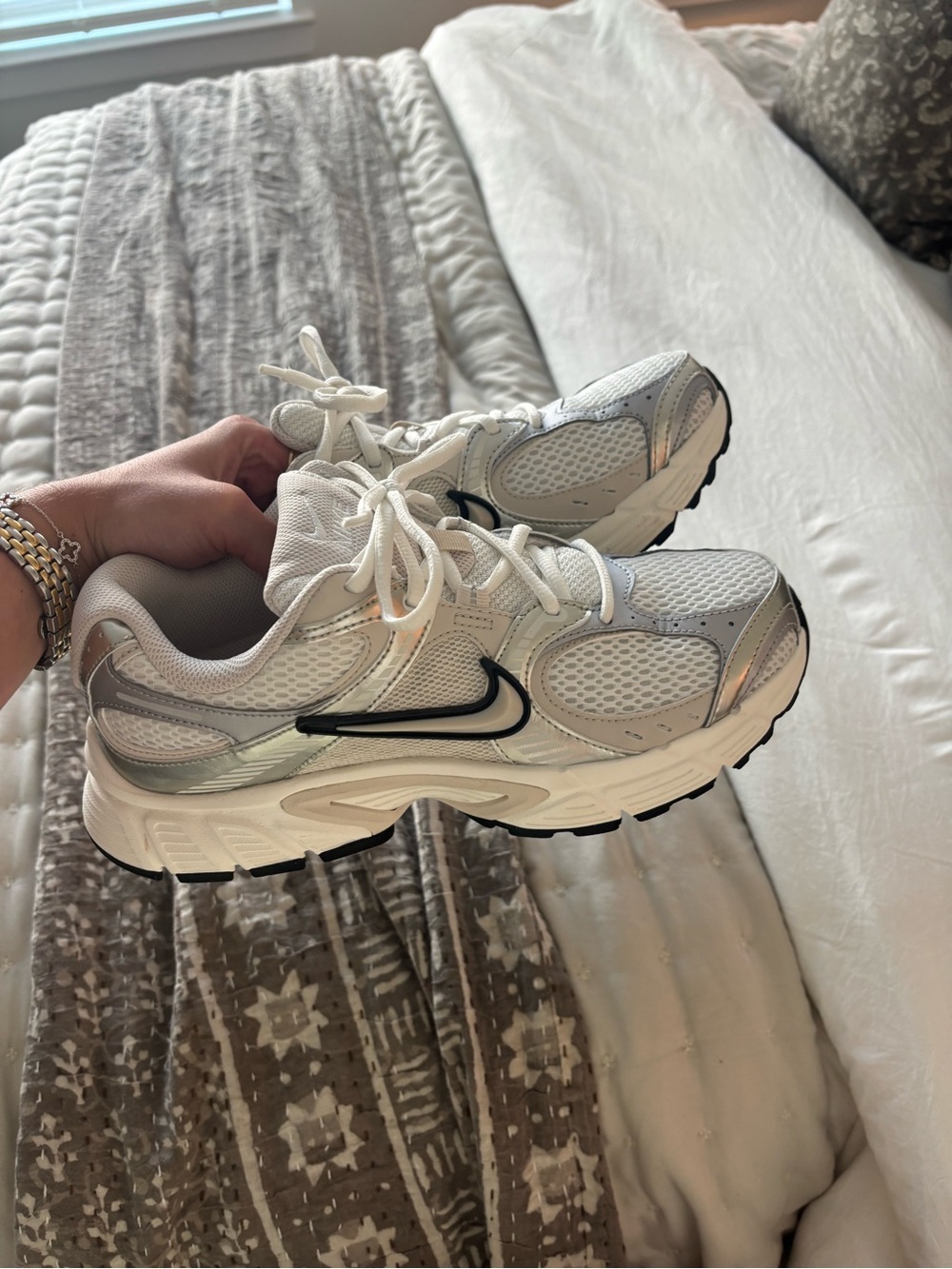 Nike Women's White Silver and Black Mesh Running Sneakers
